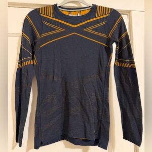 Smartwool Women's Intraknit 200 Sweater in Navy and Mustard